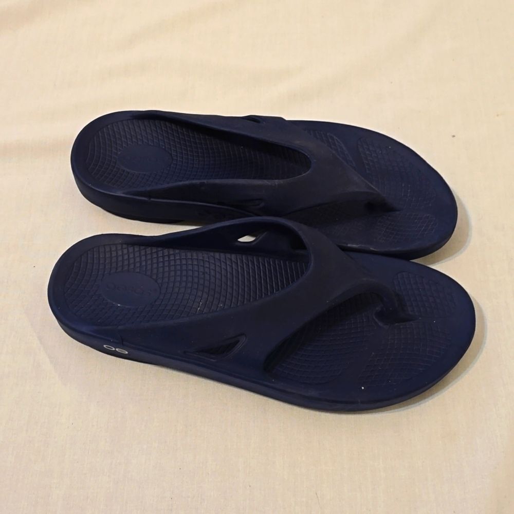 Oofos Black Toe Post Recovery Sandals Great Arch Support Sz W-15